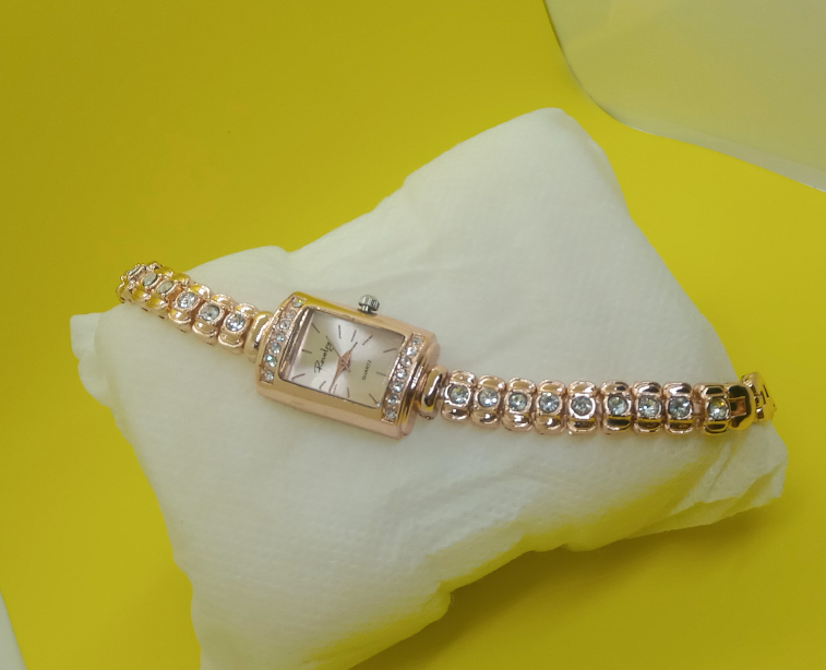 লেভিলরি কোয়ার্টজ লেডিস ওয়াচ